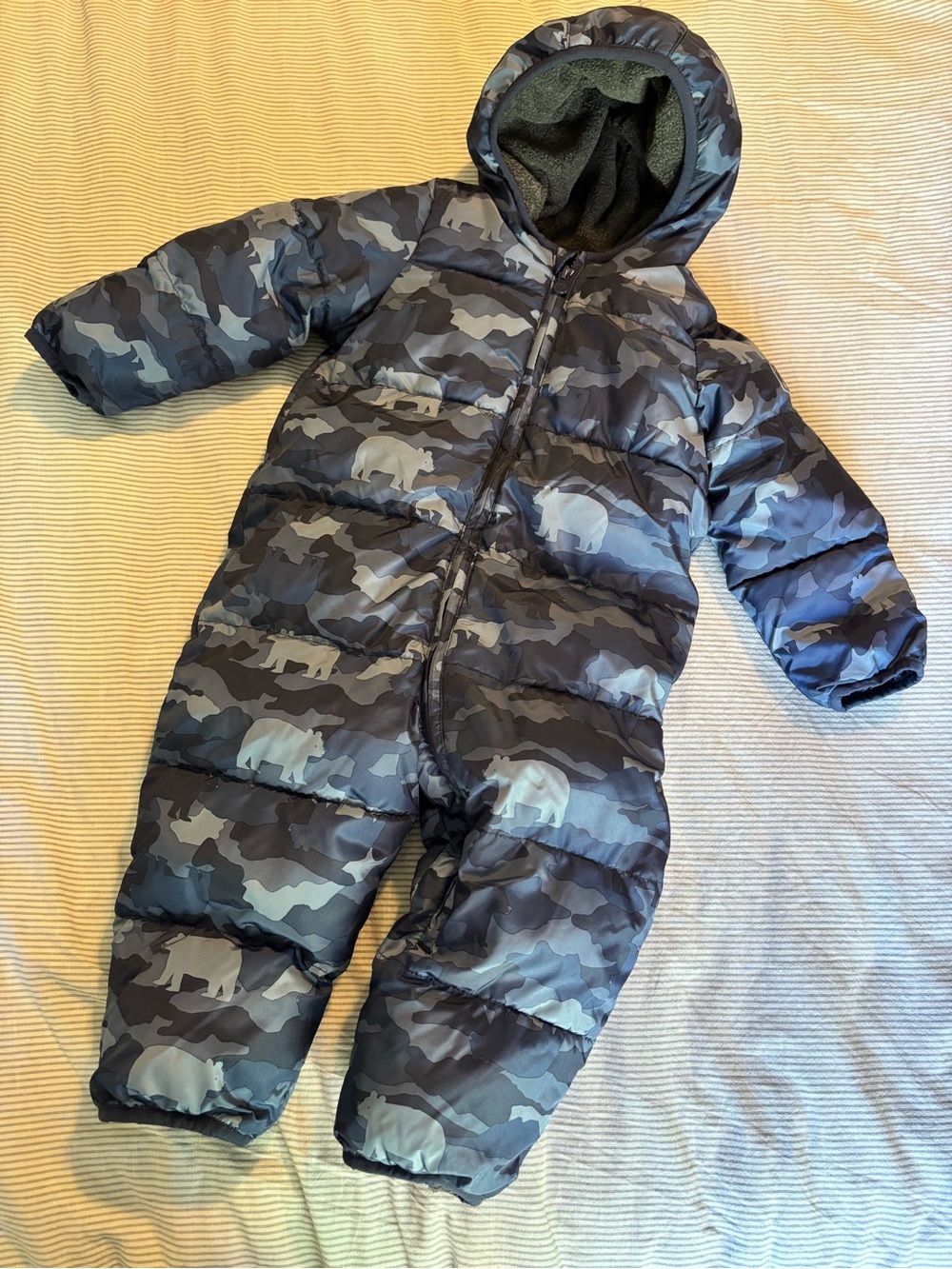 GAP Winter Coat One-piece Puffer in Blue Animal Camo